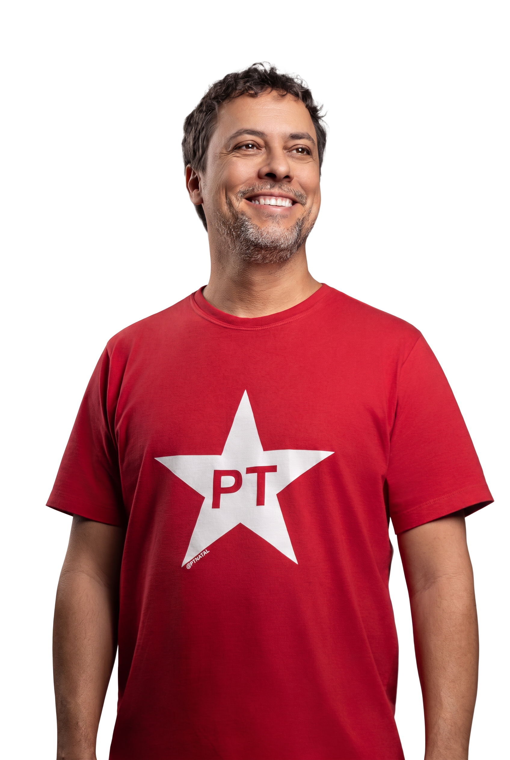 Daniel Valença sorrindo, vestindo camiseta vermelha com a estrela do PT